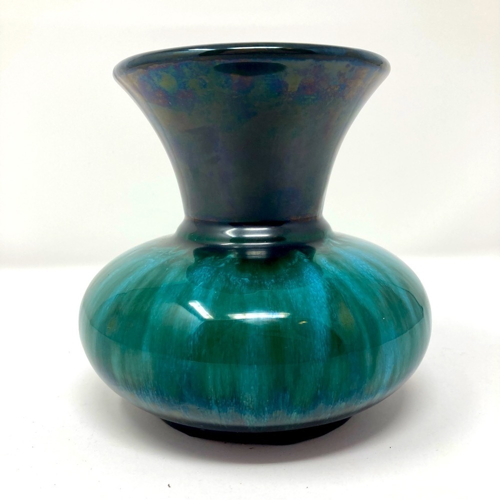 Vintage Blue Mountain Pottery vase. - Picture 1 of 10